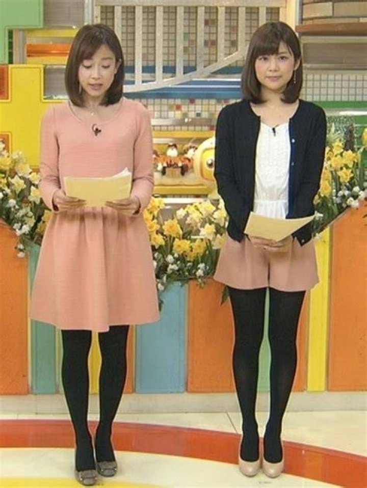 女子アナの黒タイツ・ストッキングオフィスコーデ