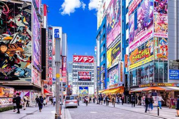秋葉原 オタク文化 同人誌販売の街並み